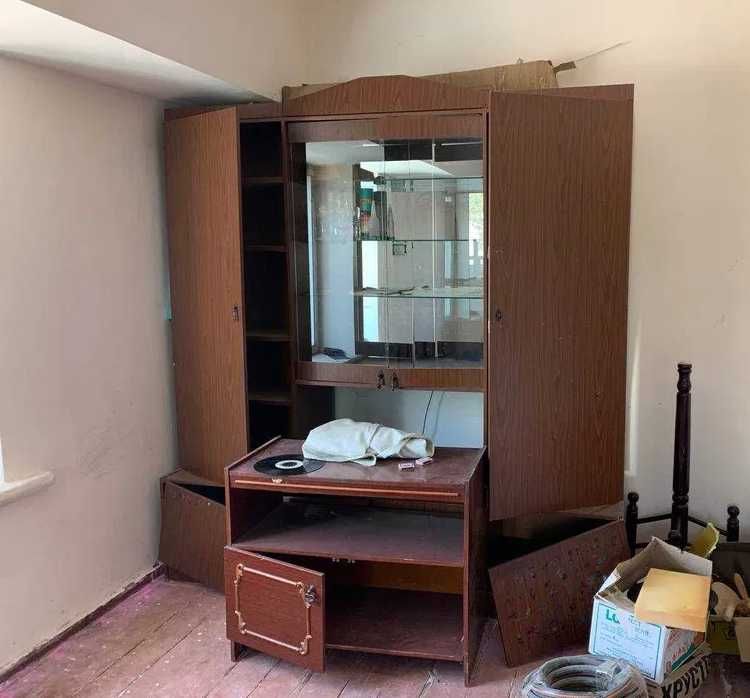 Eski mebel: shkaf, vanna, moyka, krovatlar