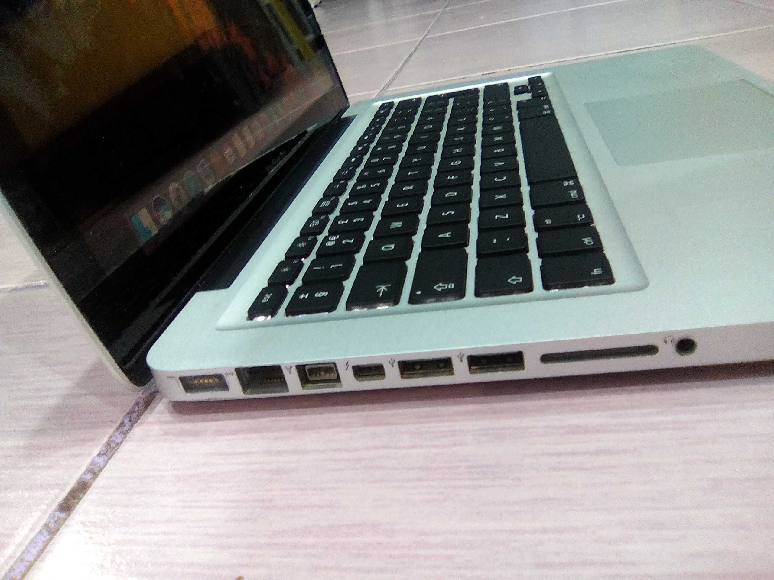 Macbook Pro(Early 2011) /i5x2.3GHz/4gb RAM/320 GB HDD / Sierra