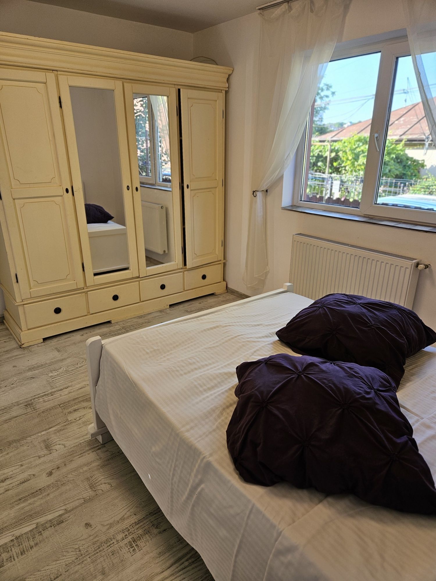 Casa cu doua camere de inchiriat