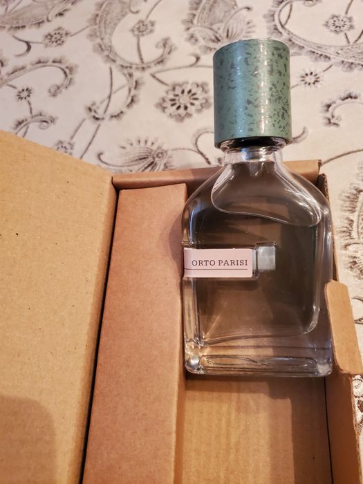 Montale и много други с лек дефект но 100% оригинал
