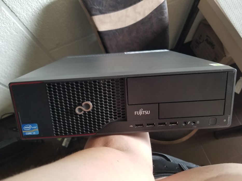 PC Fujitsu i3/32 GB RAM/SSD 240 GB
