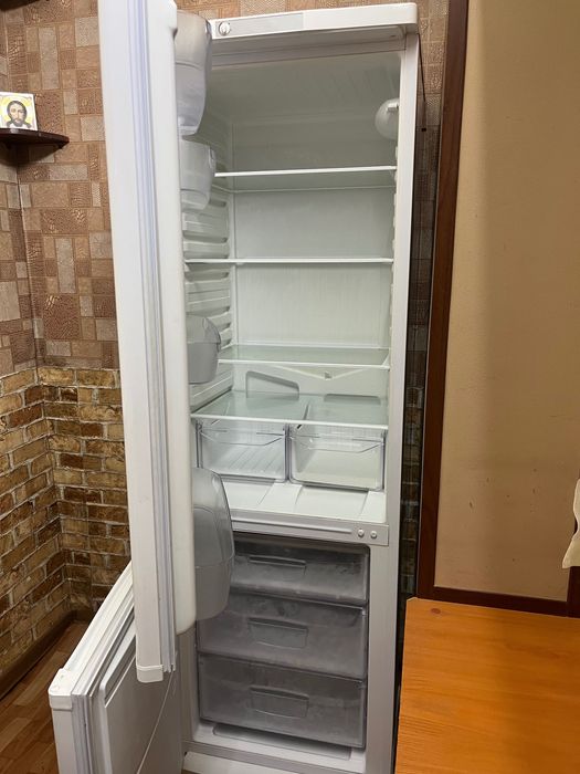 Двухкамерный холодильник Indesit