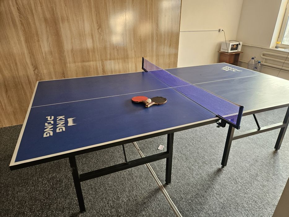 Tennis stol raketkalari bilan