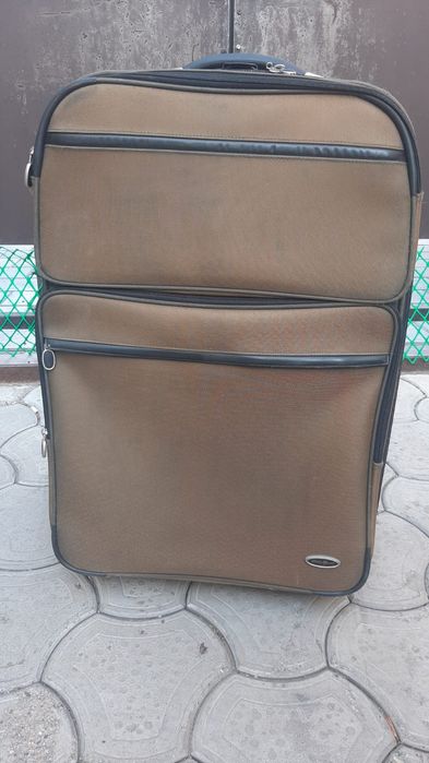 Продам чемодан..