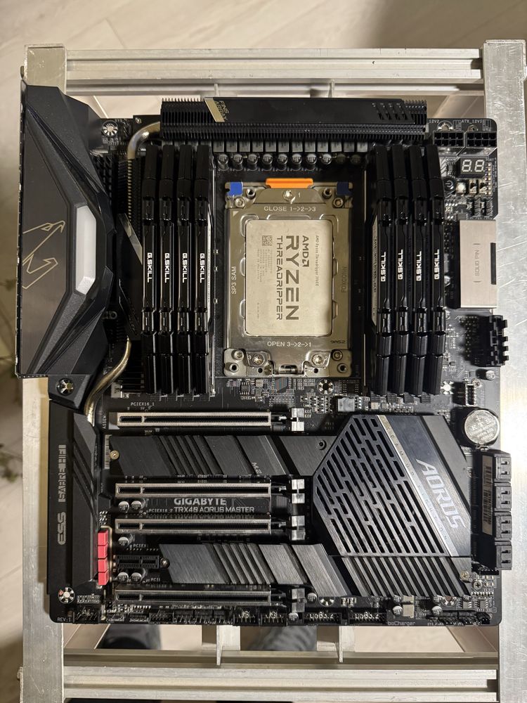 Trx40 aorus master threadripper 3960x FARA RAMI
