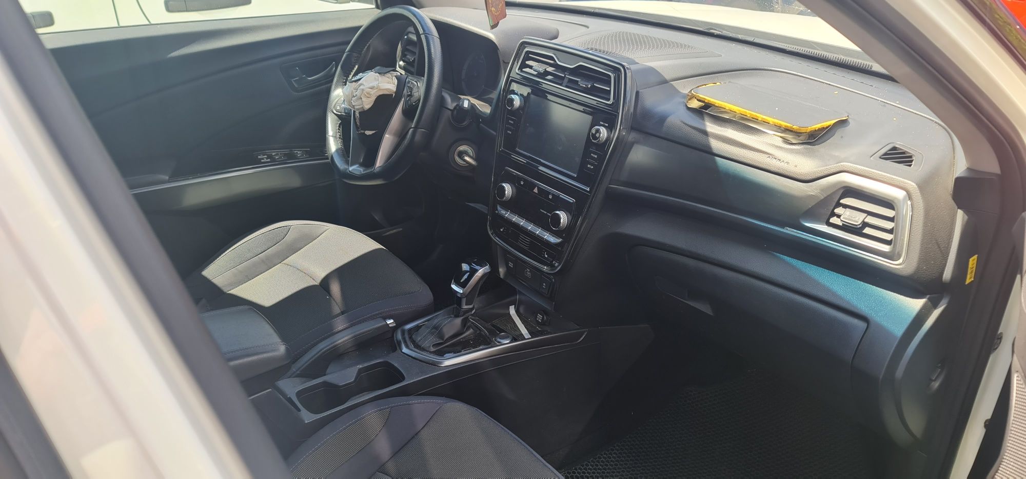 SsangYong Tivoli 1.5 TGDi . 2023 . Automat . 30000 km . Avariat