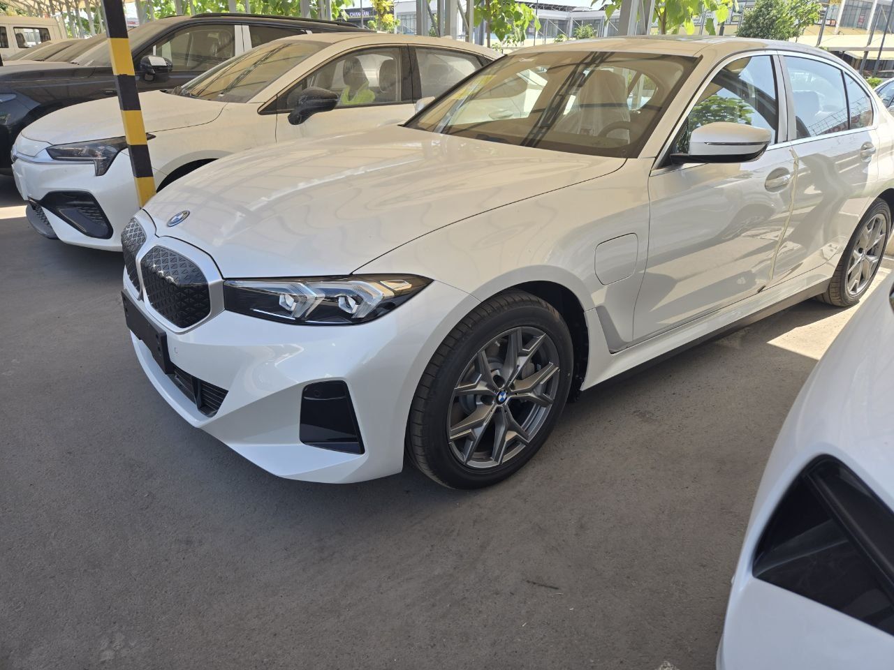 Нотариус BMW i3 35L 2025 йил