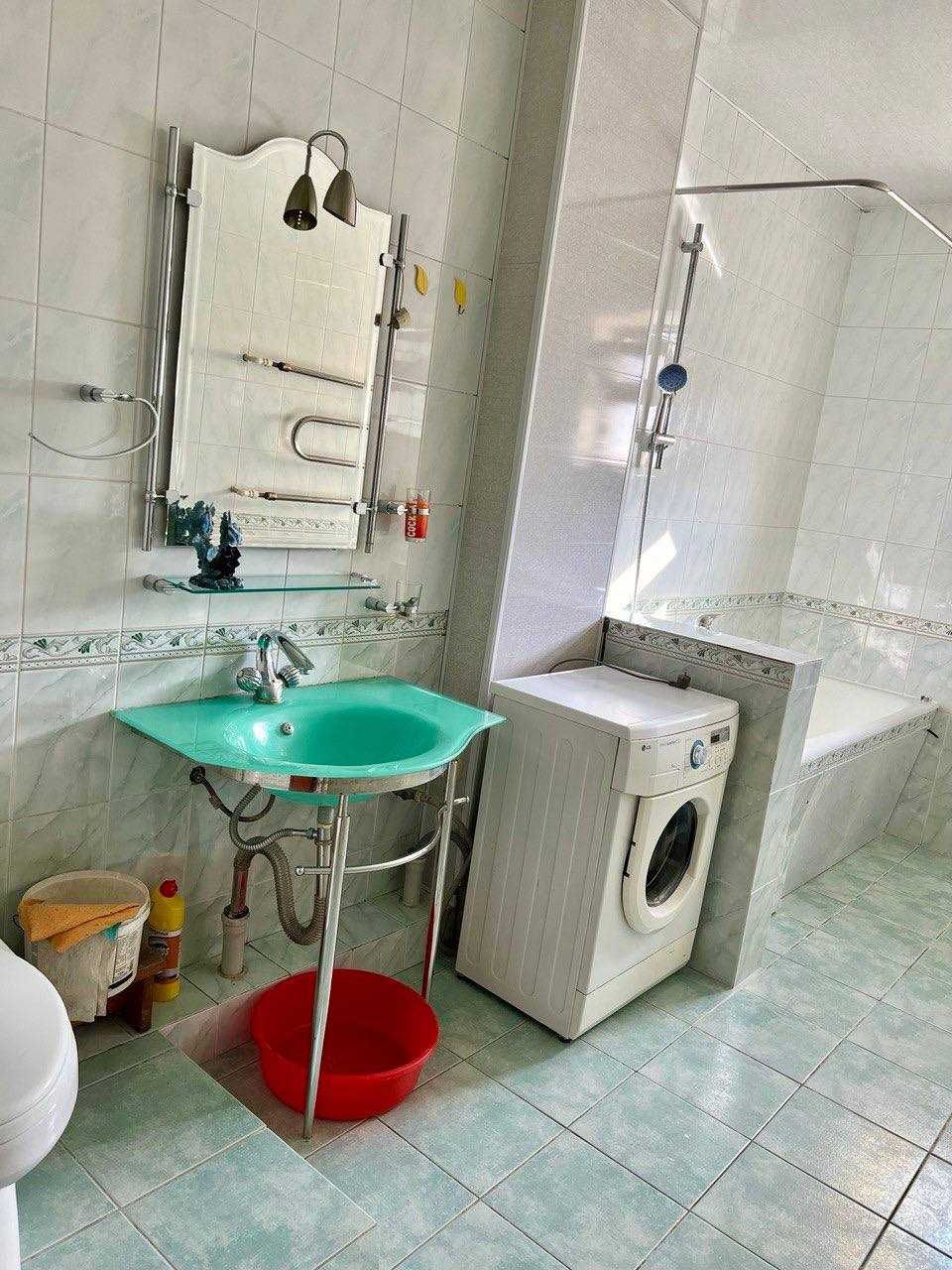 Чиланзарский район. Метро Новза. Продаётся Банковский дом. 2в3