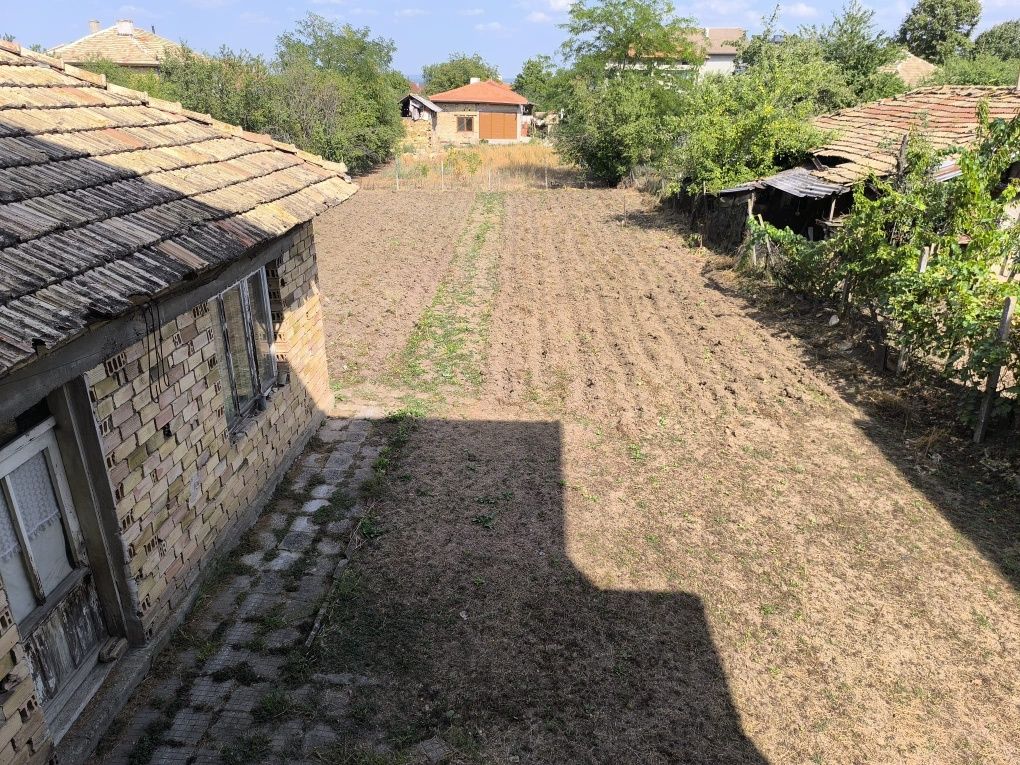 Продавам многофамилна къща в гр.Попово