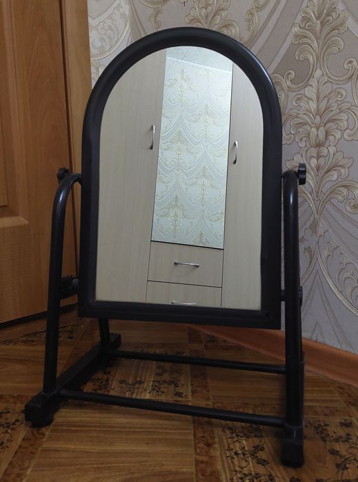 Продам напольное зеркало