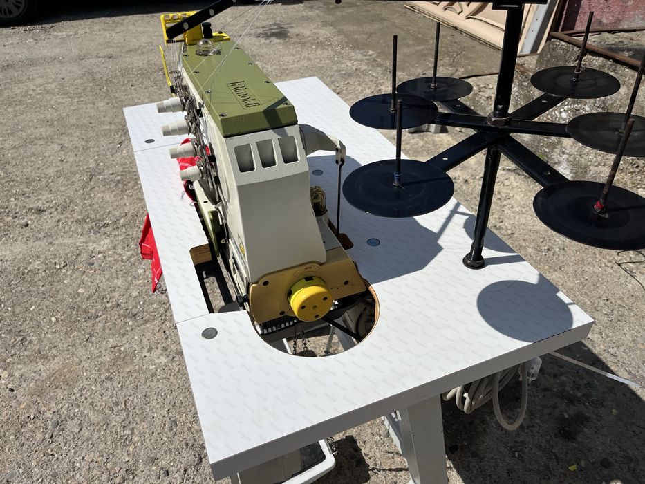 Masina de cusut uberdeck cu acuperire