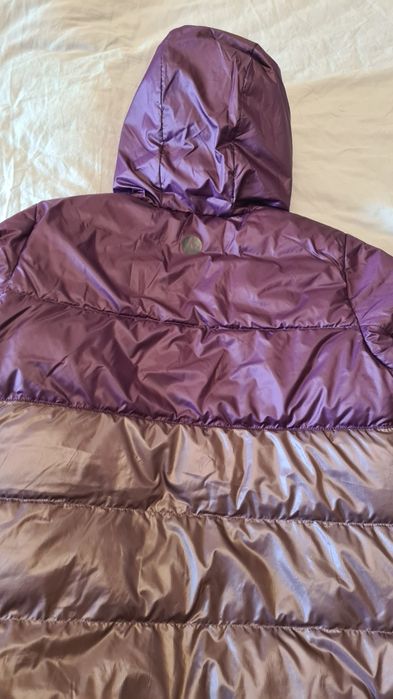 Продавам ново (с етикети) дамско пухено яке Marmot Down Hoody XS