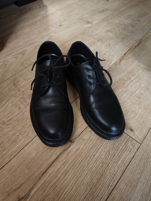 Черни кожени обувки
