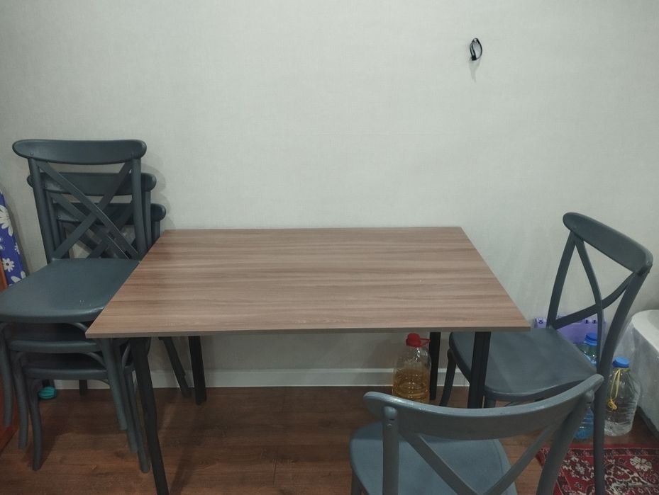 Стол со стульями