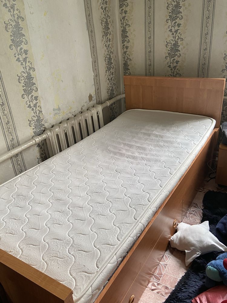 Кровати с матрасом 2шт