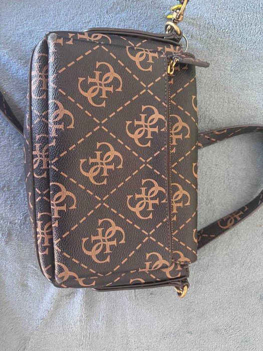 Оригинална дамска чанта Guess – 80 лв