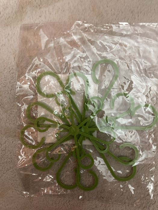 Для поддержки стеблей растений