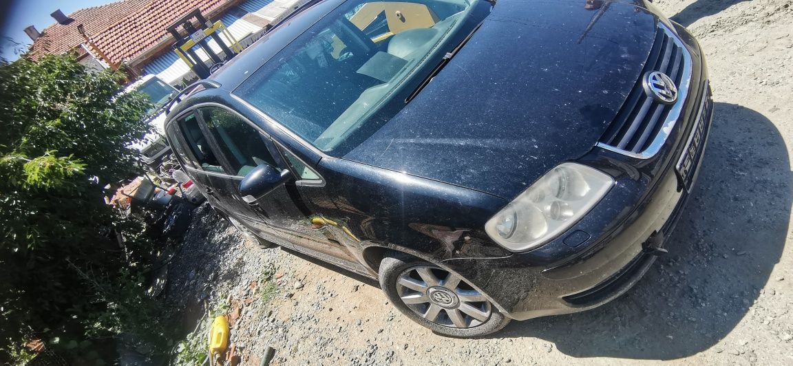 VW TUARAN 1.9  дизел 105 коня  запазена само на части