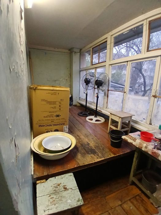 Uy sotiladi srochni 3 xonali 1 etaj