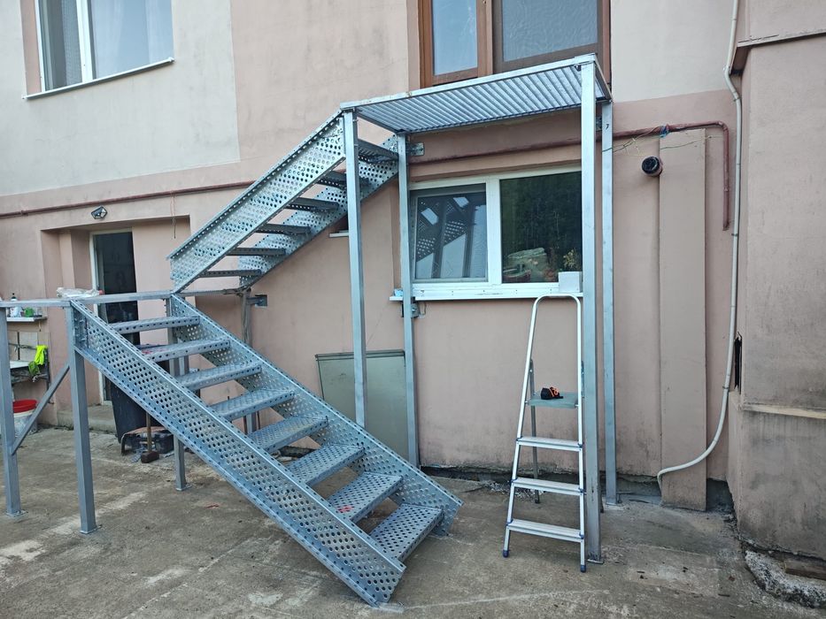 Scări metalice zincate