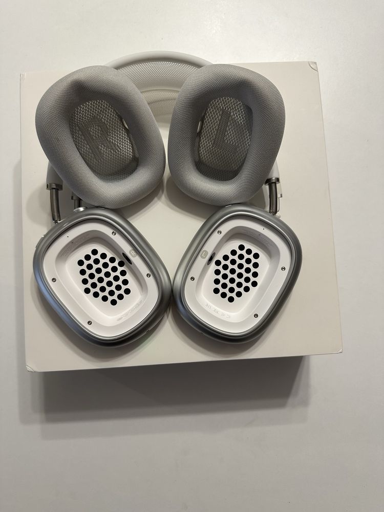 Apple AirPods max