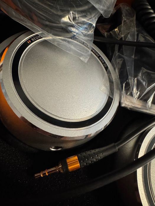 Neumann NDH 20 – Ca noi, studio, calitate premium