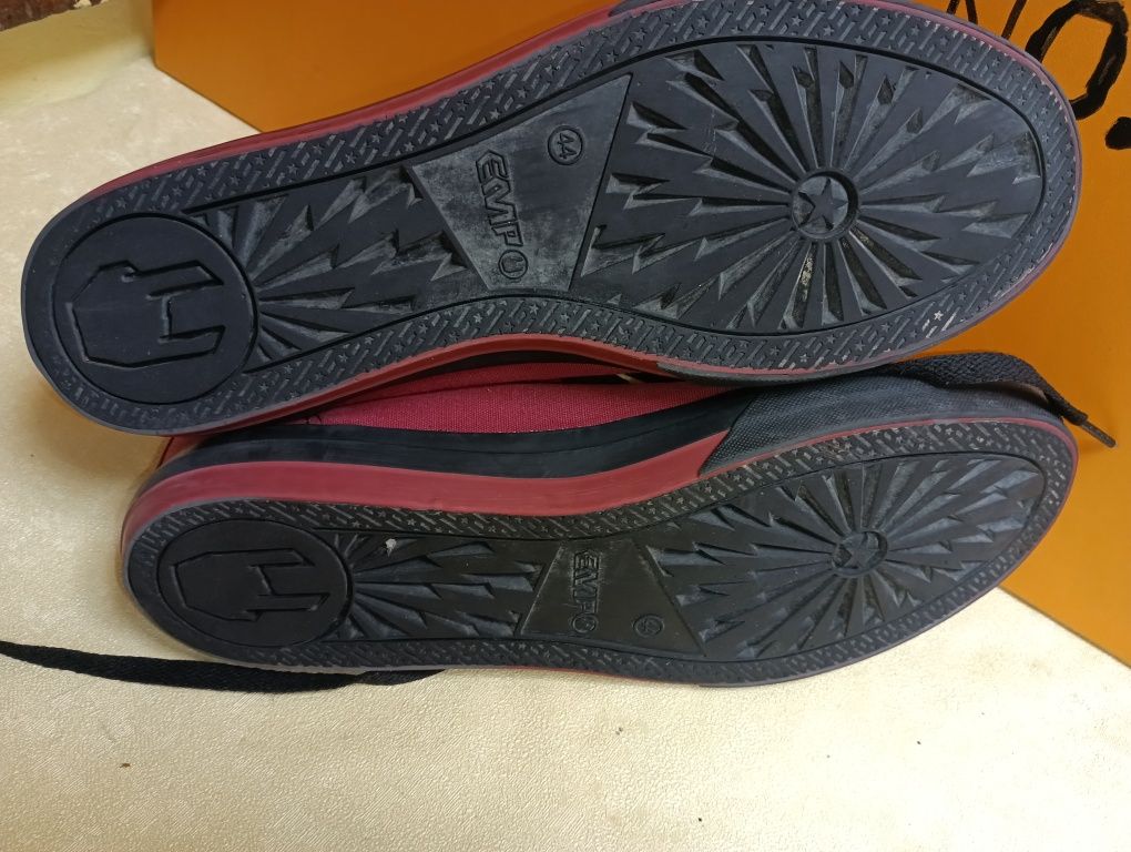 EMP Red N 44 кецове - 29 лв
