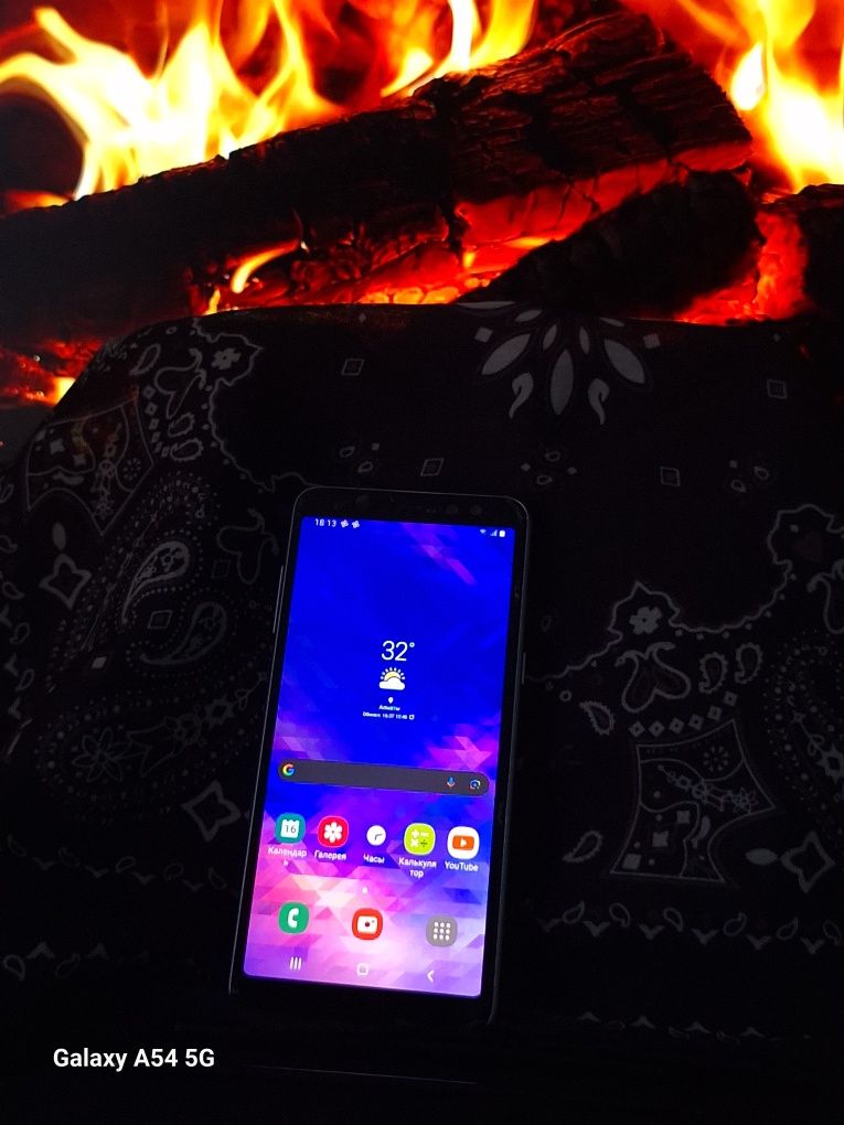 Продам Samsung A8 в идеале
