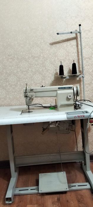 Швейная машина фирмы RIYE