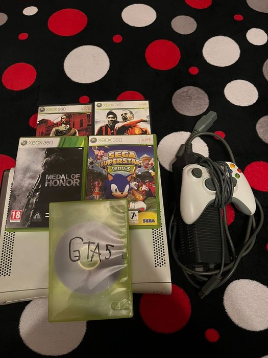 Vând Xbox 360 arcade(cu,cutie)