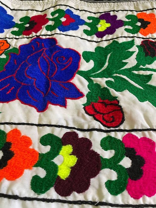 Qo'lda tikilgan kashta, handmade