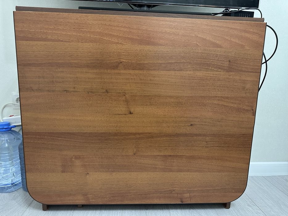 Продам стол тумбу в отличном состояний