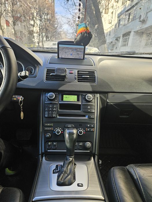 Vând Volvo XC90 2011 2.4 D5 7 locroti vara si iarnanoi/schimb auto mic
