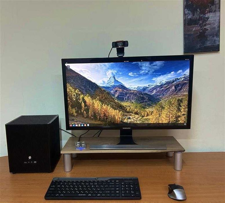 Fanless mini-workstation с Quadro T600 - IMB-1211-D - 4K 28 UHD