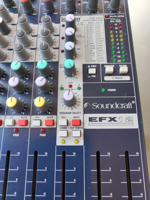 Mixer Soundcraft EFX 12 . Nou
