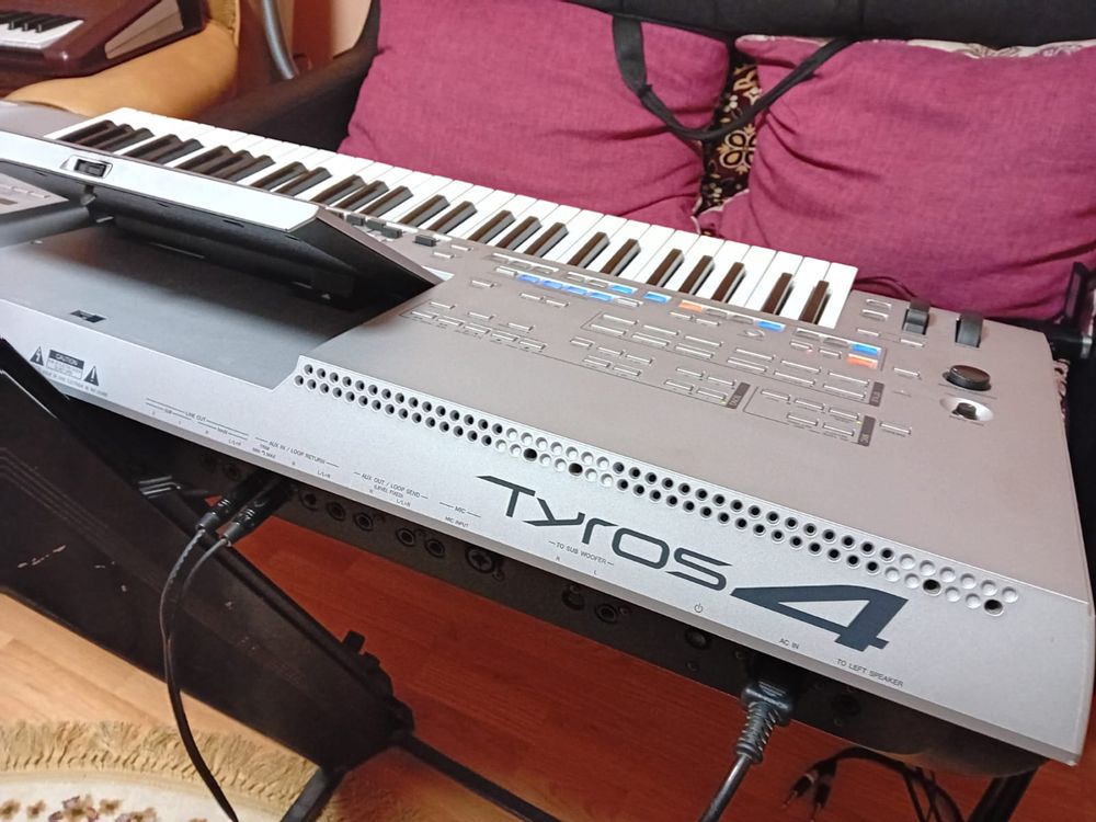 Vand orga yamaha tyros 4