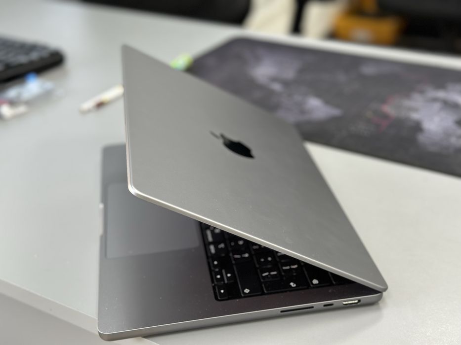 Apple macbook pro 14” 2023