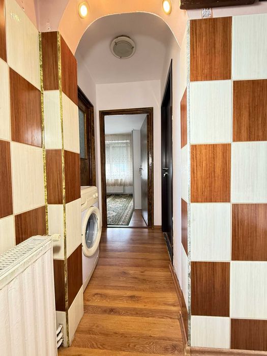 Vând apartament 2 camere- Calea Bucuresti,cartier Astra (loc parcare)