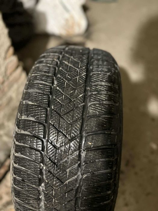 Продавам зимни гуми на 2 сезона PIRELLI 245/45R18 100H XL M+S