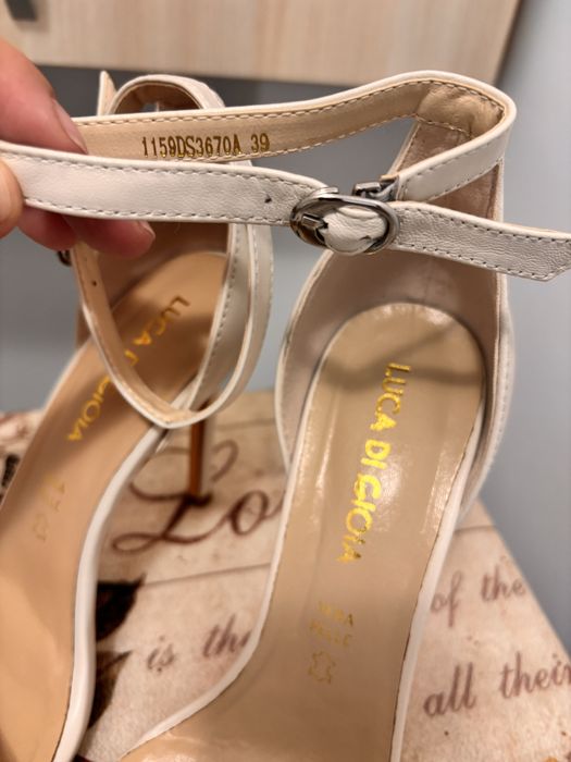 Sandale albe de piele 39