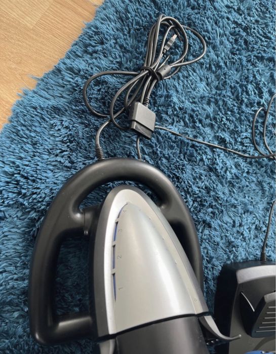 Consola de tip volan cu pedale, Serioux