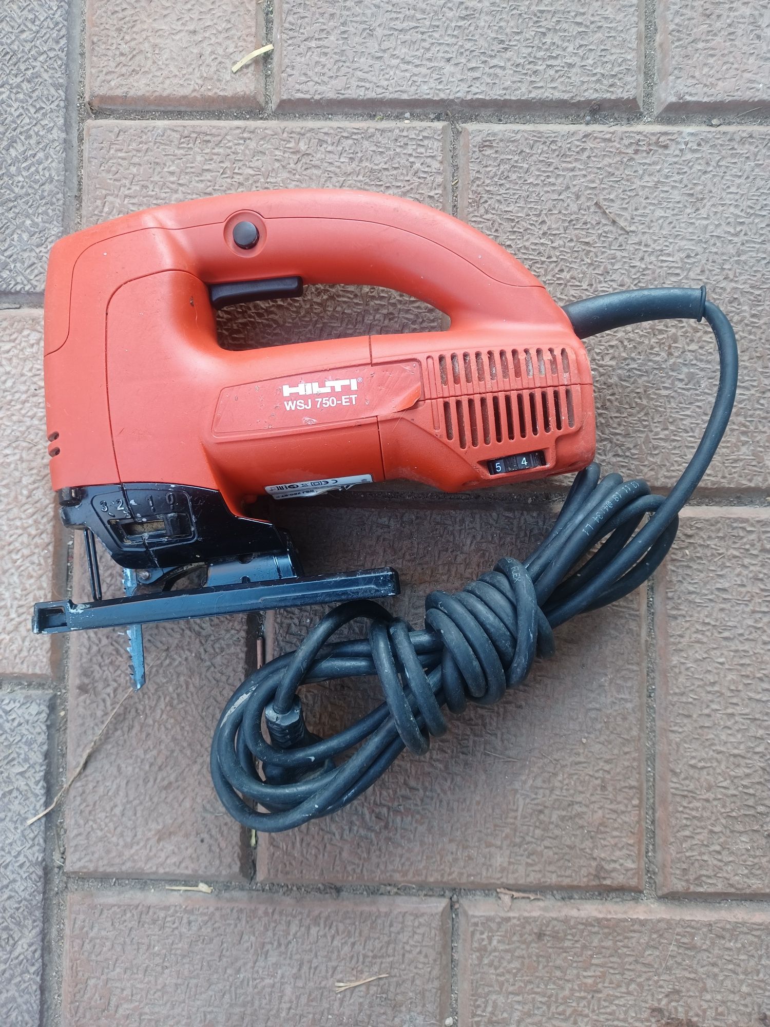 Pendular  HILTI  WSJ 750-ET super ok