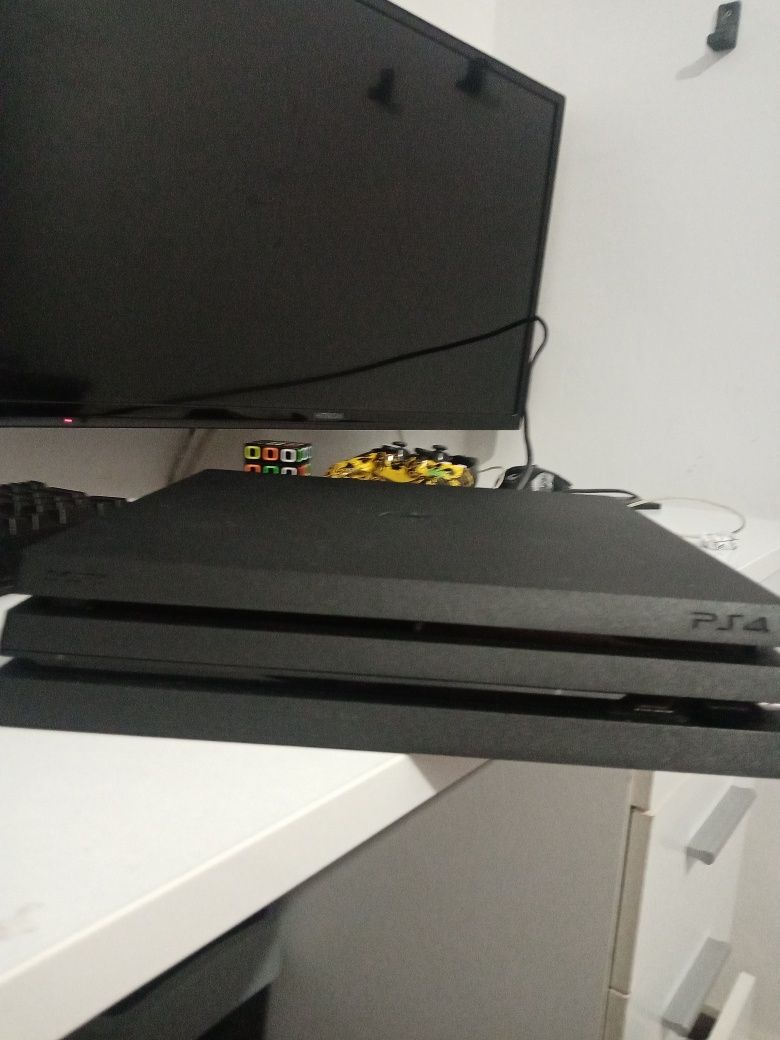 Dau la schimb ps 4 pro Impecabil pe un pc de gaming