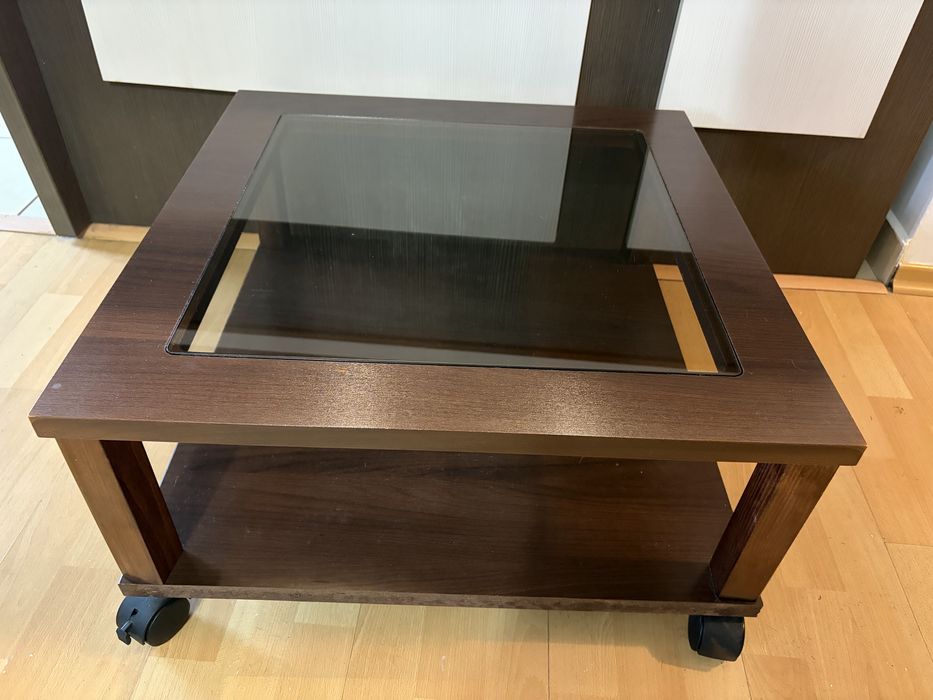 Masuta cafea in stare buna.