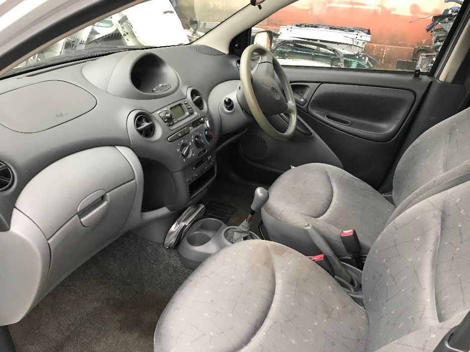 Toyota Yaris 1.0i 68к.с. на части