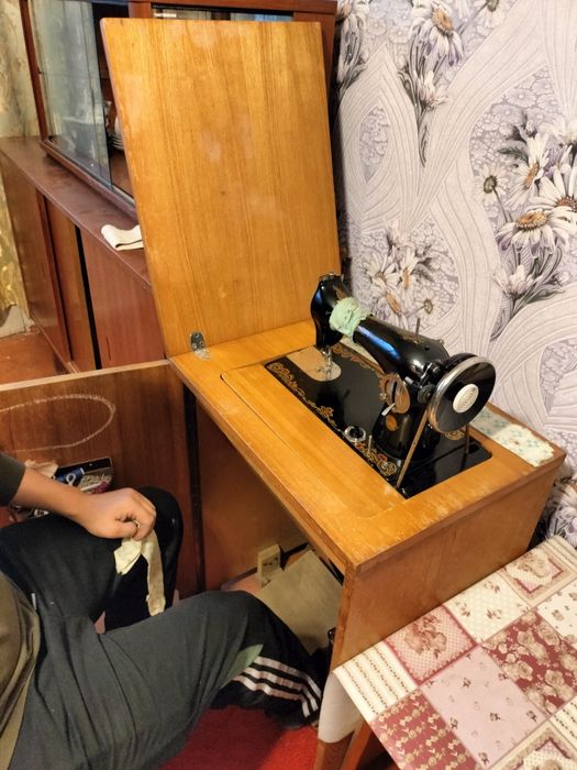 Продам Швейную машинку