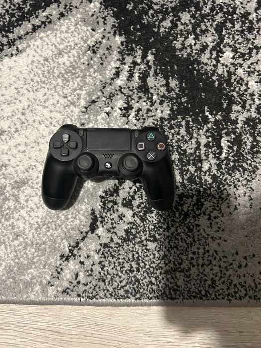 PlayStation 4 Pro 1TB + 2 controllere originale + 14 jocuri