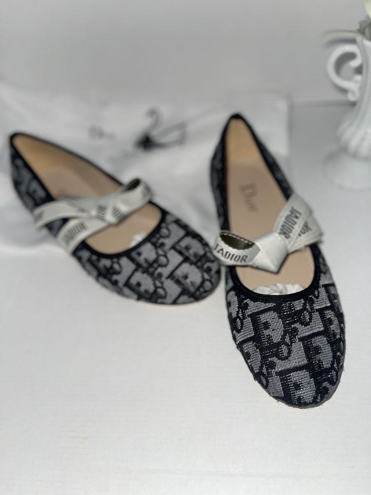 Пантофки балерини обувки равни ежедневни сиви Диор Dior