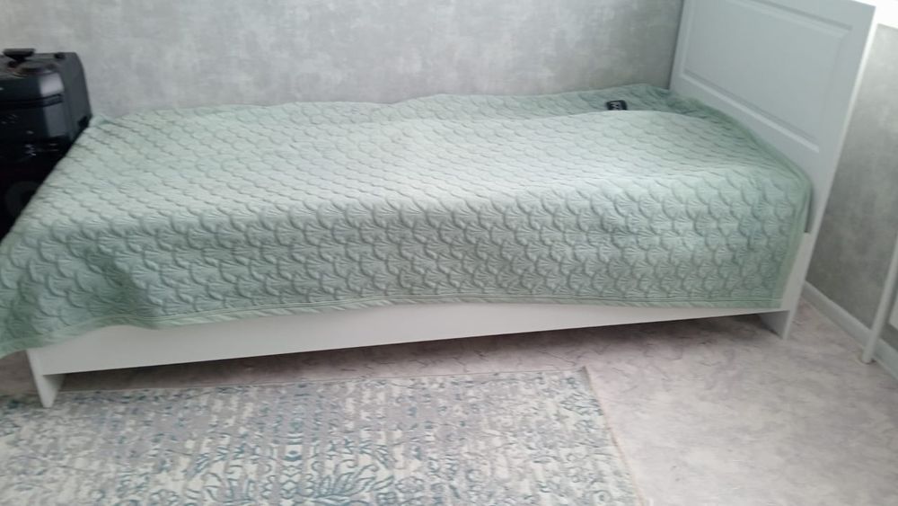 Продам кровать с матрасом