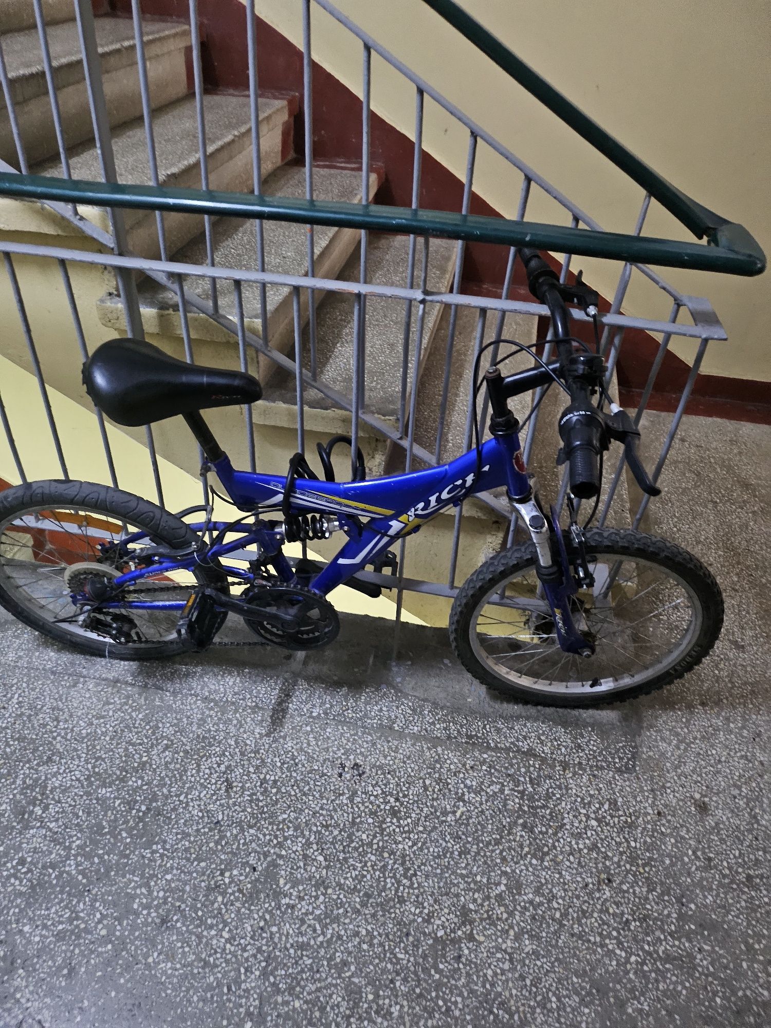 Bicicleta copil albastra